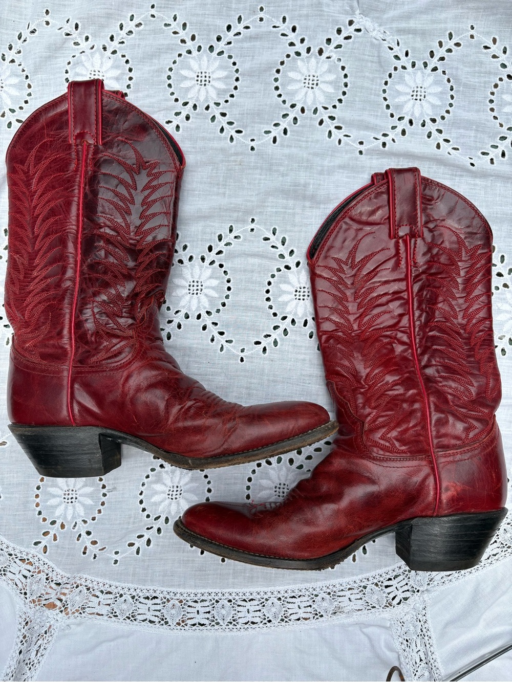 Red Leather Cowgirl Boots with Red Stitching Justin’s size 7B 31368